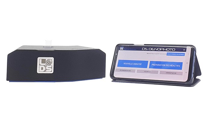 Le photomètre est piloté par un Smartphone en Bluetooth, et grâce à une application gratuite à télécharger.  Photo : Dujardin-Salleron