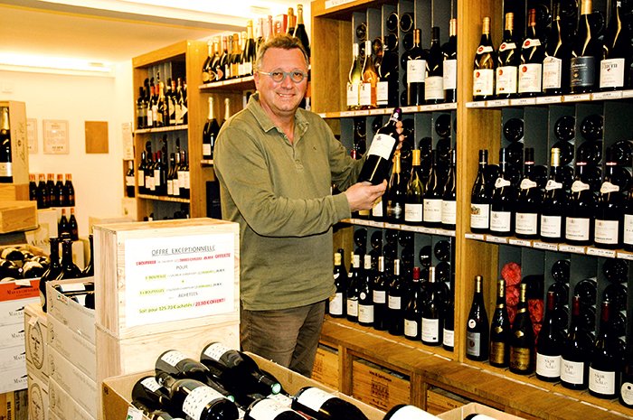 Frédéric Bossis, gérant  du Wine Beer Supermarket de Roscoff (29). Photos : D. Bodiou/Pixel6TM