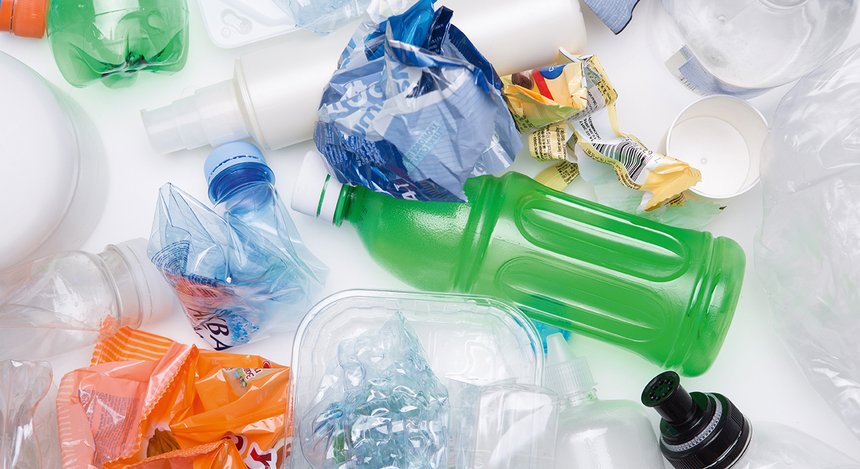 Pour Fabrice Peltier, les emballages inutiles, les composites, les non recyclables, ceux en plastique d’origine fossile et le suremballage devraient être interdits. Photo : Sergey/ Adobe Stock