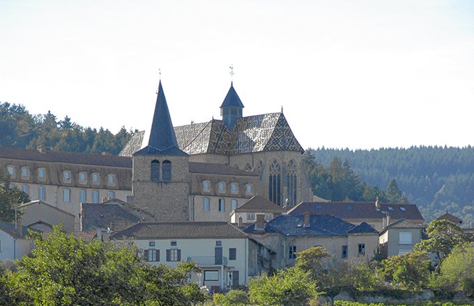 Les vignes de Yann Palais ont redonné son caractère viticole à Ambierle et son abbaye. I.Aubert/PIXEL6TM