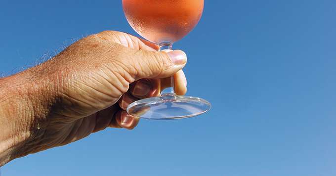Quelles variétés adaptées  au changement climatique sont intéressantes à vinifier  en rosé ? Photo : Pink summer/Fotolia