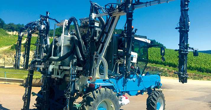 La rampe Poly Jet permet d’économiser 8 % de produit phytosanitaire dans les parcelles en pointes. © Étienne Pétré