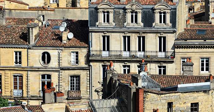 La concurrence urbaine avec les meublés urbains et Airbnb peut être forte. Photo : Boletus.