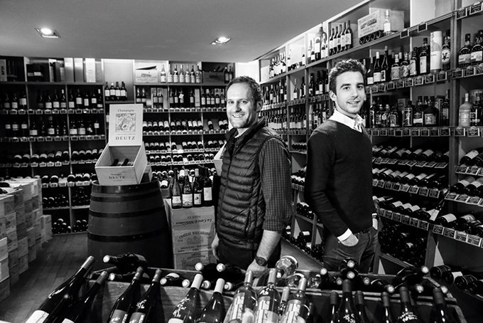 Les deux associés ont développé un service de restauration et d’accompagnement à la dégustation dans leur cave à vin. Photo : DR