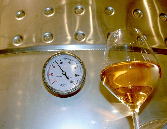 L’intérêt du maintien d’une température fraîche et constante pour la conservation des vins blancs et rosés est prouvé.  Photo : Jean Attard