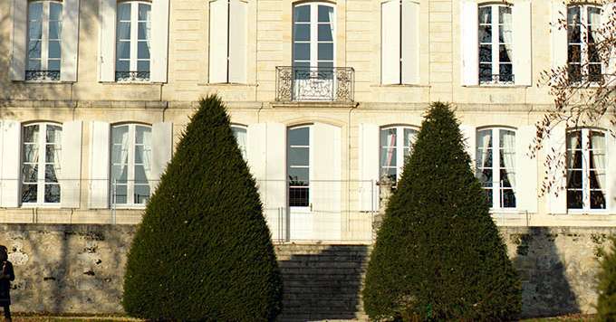 Le château de La Dauphine a été racheté par Jean-Claude Labrune, le fondateur de Cegedim en 2015. Dans cette propriété entourée de 53 ha de vignes surplombant les derniers méandres de la Dordogne avant l’océan, chaque caractéristique du domaine est mise en valeur comme un atout œnotouristique par l’équipe d’accueil lors des visites guidées. Photos : L.Theeten/Pixel Image