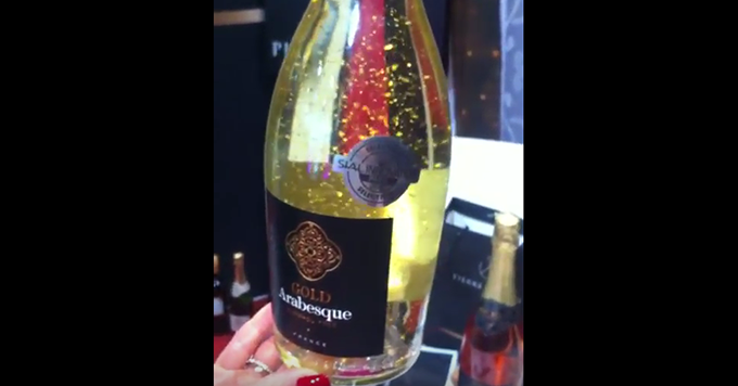 Cuvée Arabesque : Ce sparkling destiné aux pays du Golfe associe un vin de chardonnay désalcoolisé avec des paillettes d’or 24 carats. 