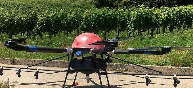 La pulvérisation par des drones est en test