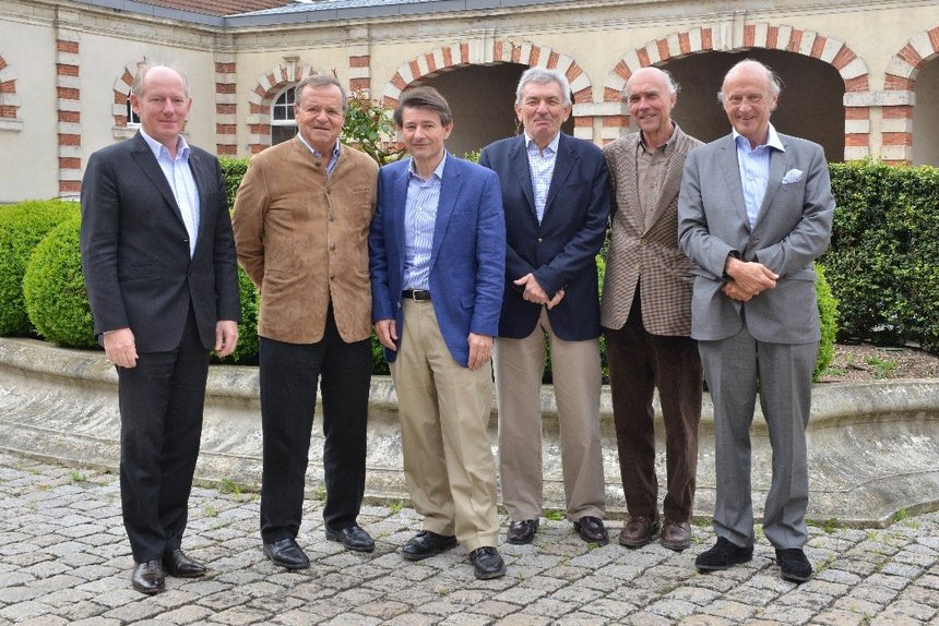 De gauche à droite, les membres fondateurs de 12 de coeur  : Michel Boss,  Jean-Claude Rouzaud, Pierre-Henry Gagey, Jean-Pierre Perrin, Aubert de Villaine, Jean-François Moueix. Photos : DR