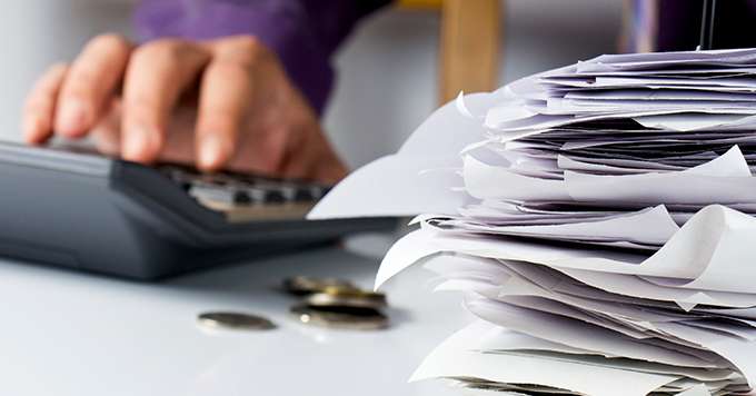 Depuis janvier 2014, lorsqu’une propriété est intéressée par la démarche, Vinallia réalise un audit de la fonction achat sur la base des factures d’un exercice complet. L’adhésion initiale correspond à 10 % des économies mesurées, avec une garantie « satisfait ou remboursé ». Photo : patpitchaya/fotolia