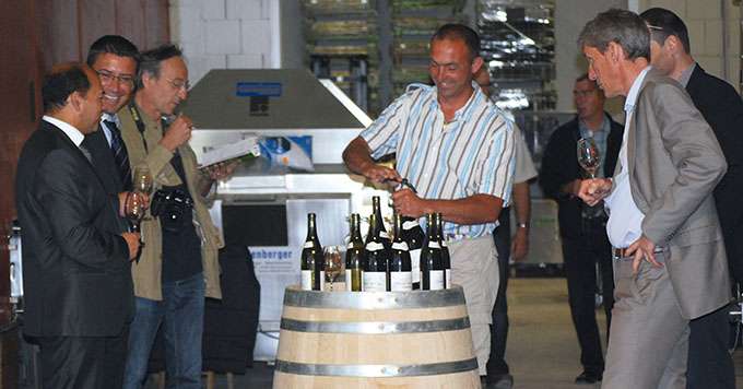 Si le catalogue national et le catalogue régional – la Bourgogne fait partie de la grande région Est – impliquent un référencement des vins par la centrale d’achat de l’enseigne, au niveau local, en revanche, chaque magasin a la possibilité de sélectionner des producteurs locaux. © e. thomas/Pixel Image