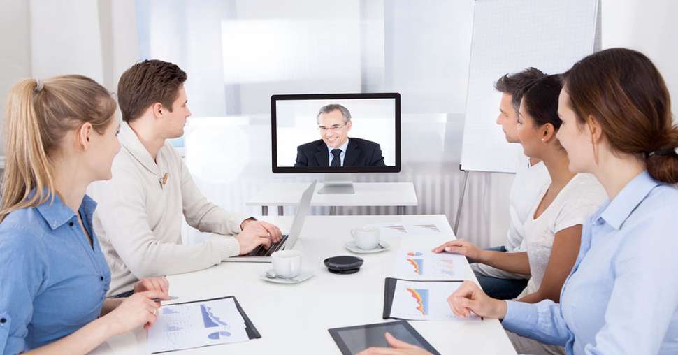 La visioconférence est agréable pour garder le contact avec ses exportateurs étrangers ou pour communiquer avec ses proches lors de Salons ou de déplacements longue durée hors du territoire. © apops - Fotolia