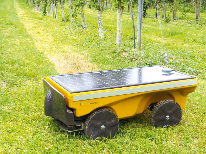 Vitirover, microrobot tondeur fonctionnant à l’énergie solaire est disponible  pour 7 950 €, prix incluant une garantie pièces et main-d’œuvre, un contrat  d’entretien et une assurance vol et vandalisme pendant trois ans. © Vitirover