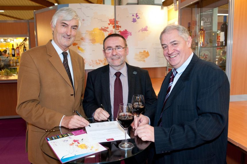 De gauche à droite : Paul-André Barriat, président des vins de Bergerac, Michel Defrances et Micjel Carrere, présidents des vins du Sud Ouest