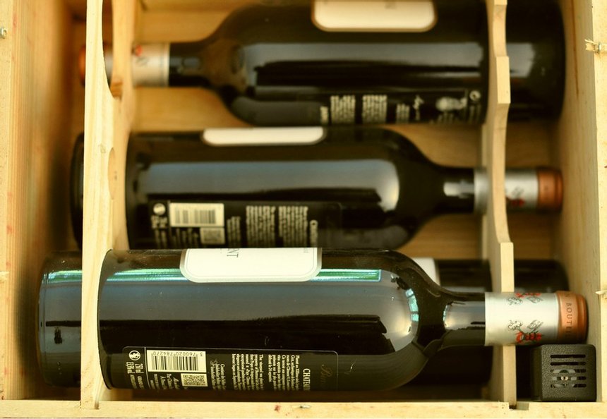 Le capteur "La vie du vin" permet de contrôler à distance la température, l’hygrométrie, la luminosité, les vibrations ou les chocs entre bouteilles
