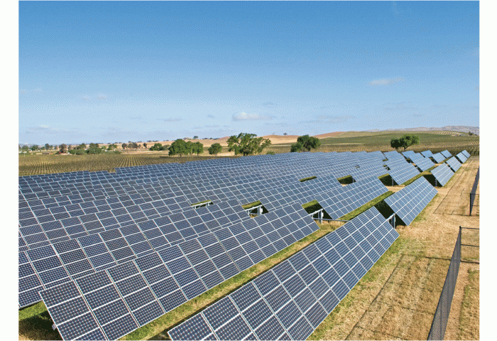 Panneaux solaires au sol  au domaine J.Lohr Vineyards &amp; Wines à Paso Robles aux Etats-Unis (Meininger's)