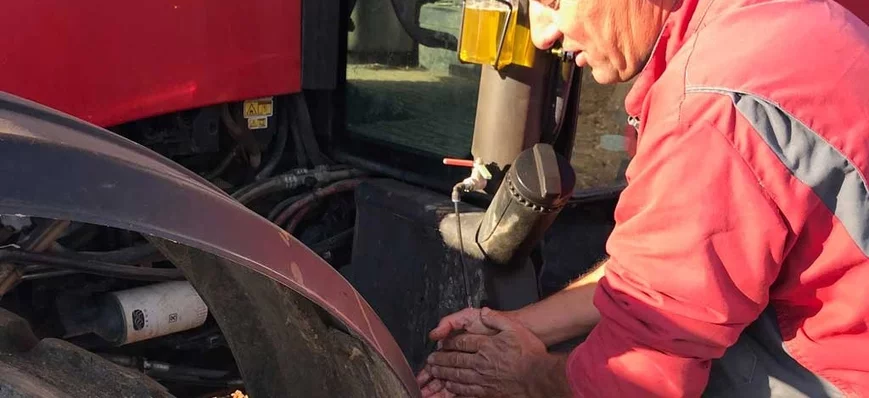 Le  lave-main S-Clean à fixer sur les tracteurs es