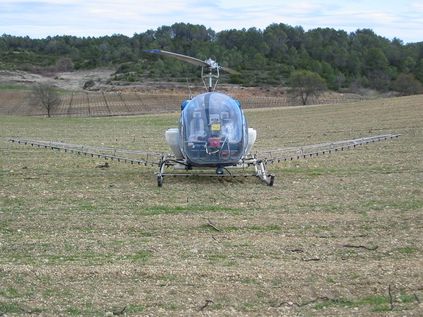 La société Giragri est l'une des dernières en France à pouvoir réaliser des traitements phytosanitaires en hélicoptères (Giragri 17)