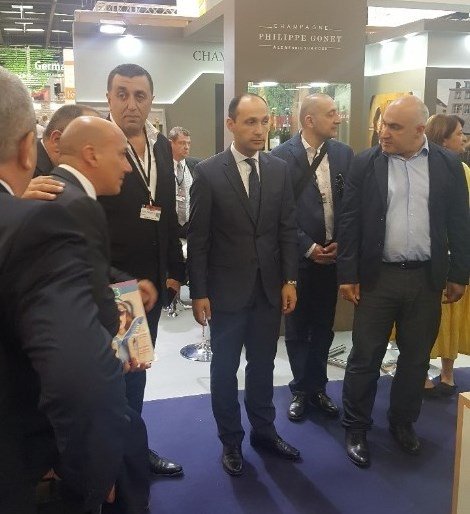 La visite en juin dernier à Vinexpo du Ministre de l’Agriculture géorgien L. Davitachvili (S.Badet)