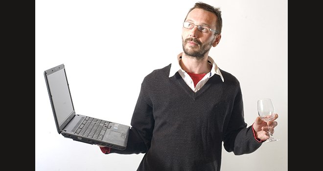homme et son ordinateur