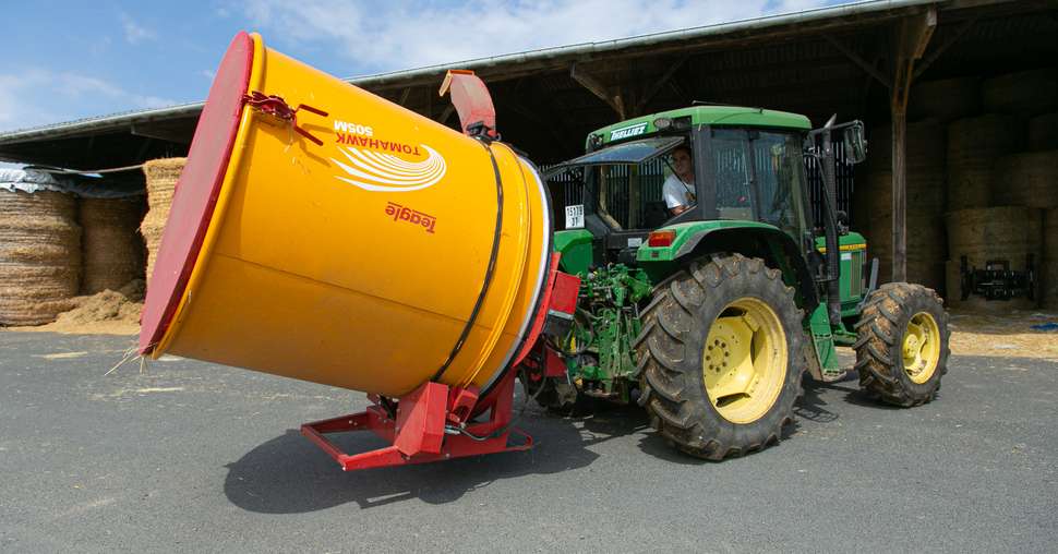 Teagle Tomahawk 505M: la paille broyée dans les rations facilite les vêlages