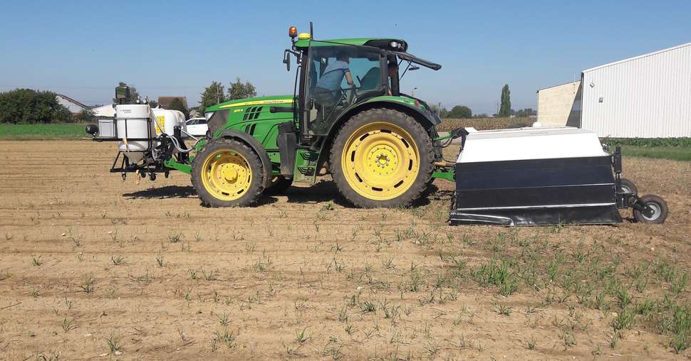 Ecorobotix : le pulvérisateur ARA testé sur culture d’oignons dans le Loiret.
