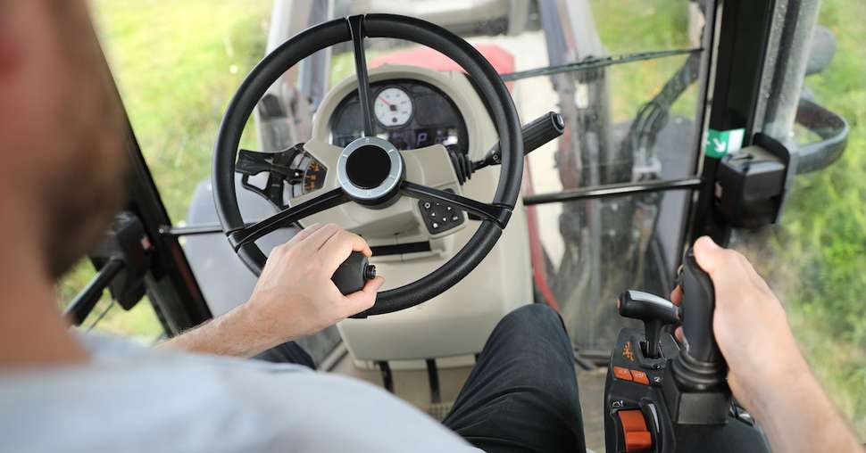 MX a collaboré avec des conducteurs pour développer un système de pilotage très intuitif .