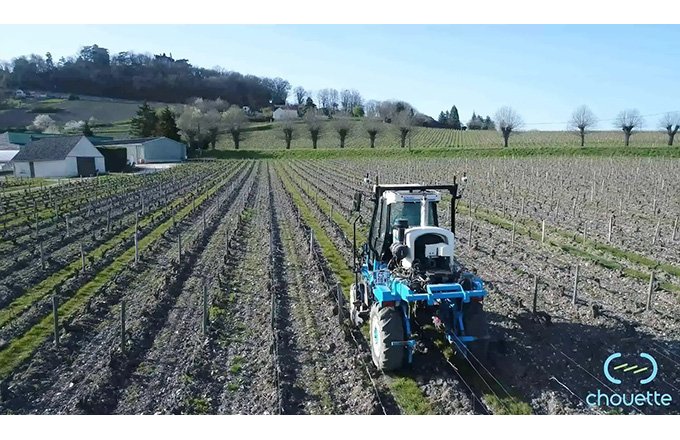 La société Chouette propose de surveiller l'état sanitaire des vignes grâce à des caméras installées sur les tracteurs. Photos : Chouette