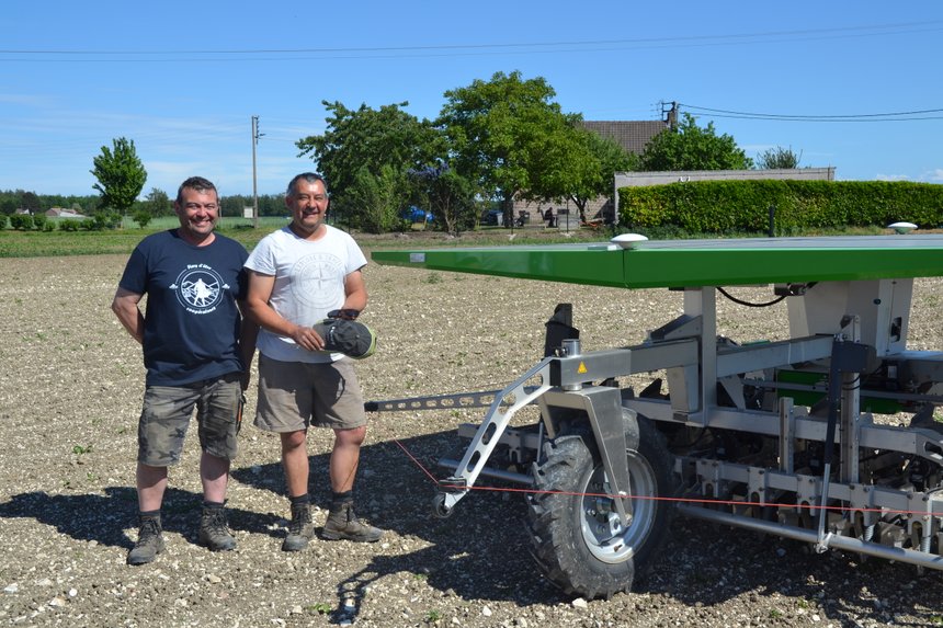 Au Gaec Faidherbe-Proust, les agriculteurs ont investi dans un robot pour le&nbsp;semis et le désherbage de betteraves