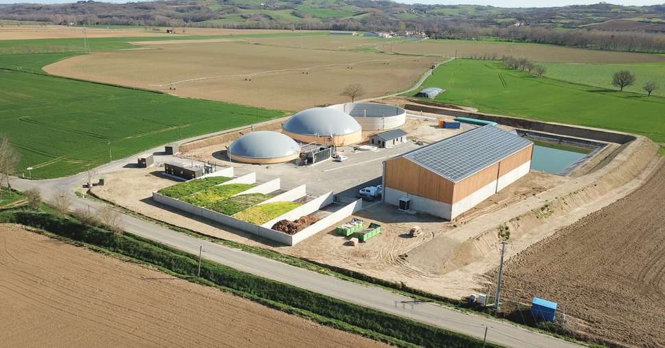D’après une étude menée par Inrae Transfert et complétée par le retour d’expériences du programme MétahLAE piloté par Solagro, une unité de méthanisation réduit l’impact sur le changement climatique de 70 à 75% par rapport à la référence sans méthanisati