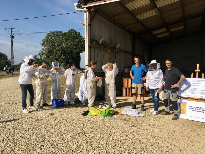 Rencontre apiculteurs agriculteurs organisée à Saigny-Levescault, par Terrena, à l’EARL Giret. Photo :  O. Lévêque/Pixel6TM