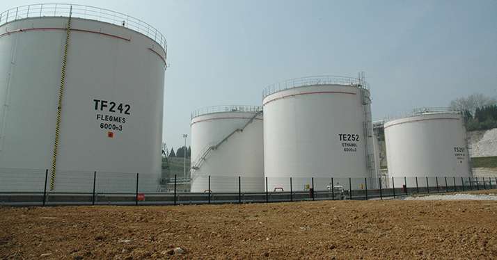 Cristal Union a décidé d’arrêter temporairement la production de bioéthanol à la distillerie d’Arcis-sur-Aube pour réorienter sa production vers de l’alcool éthylique. Photo : Pixel6TM