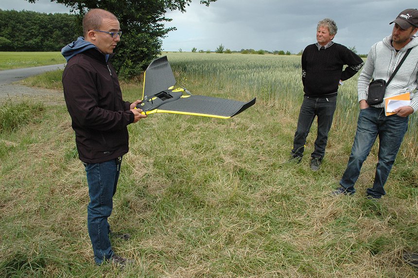 L'utilisation du drone fait partie des solutions pour diminuer les phyto en permettant la cartographie des parcelles pour moduler les doses, en diagnostiquant précocement les maladies ou encore en suivant l'évaluation de la biomasse dans les champs.  