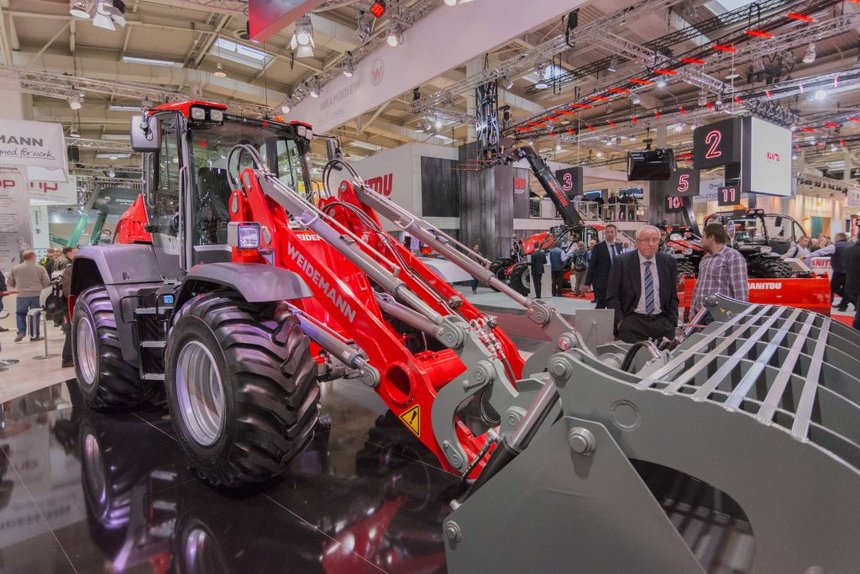Lors du Salon Agritechnica 2017, la 9080 a été présentée.