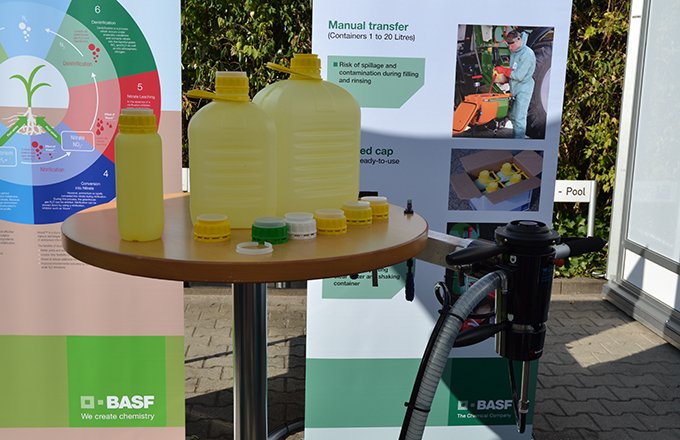 BASF proposera ezi-connect, un système de remplissage du pulvérisateur qui évite l’exposition de l’agriculteur aux produits phyto. © BASF