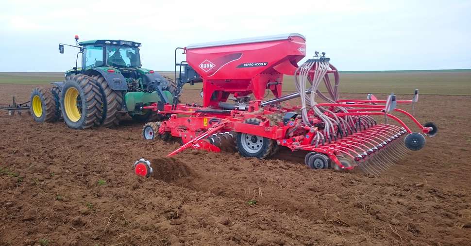 L’Espro de Kuhn disponible en 4m repliable. Photo: Kuhn