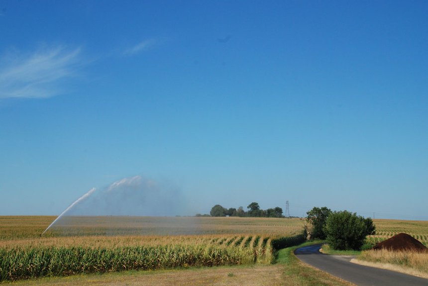 En été, l'eau d'irrigation ne percole que rarement, démontrant une bonne utilisation de la ressource par les cultures. © N. Chemineau/Pixel image