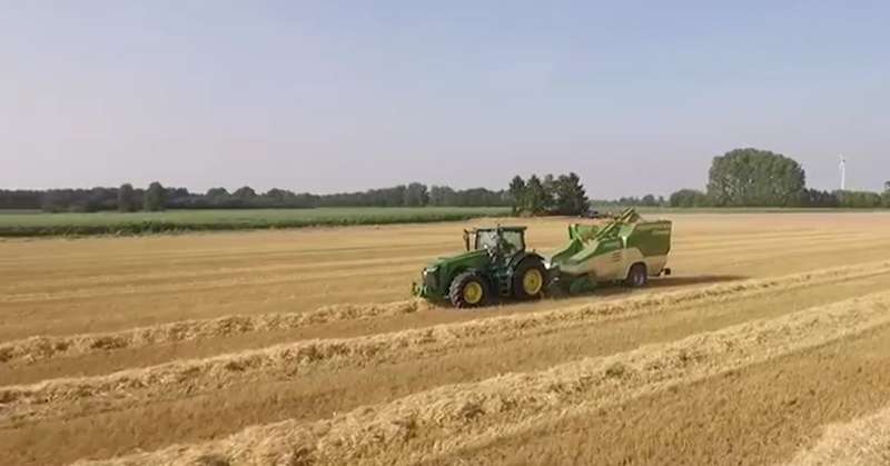 La Premos de Krone récolte et fabrique les pellets aux champs. © Krone