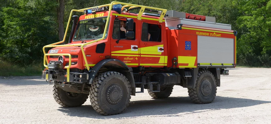 Camion de pompier : 4 Mercedes Unimog pour Stuttga
