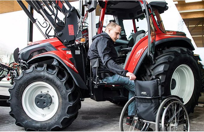Lindner propose d’usine un tracteur modifié et adapté pour les personnes à mobilité réduite. Photo : Lindner