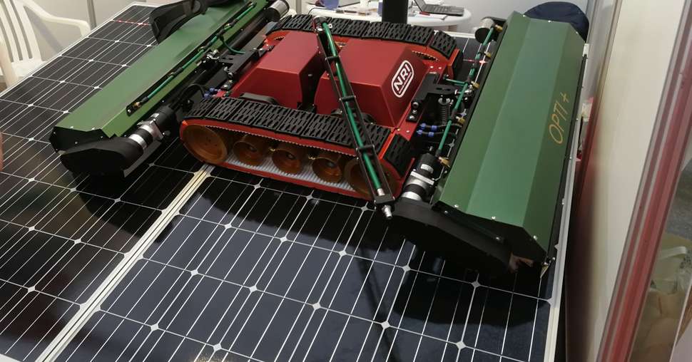 NRI: un robot pour nettoyer les panneaux solaires