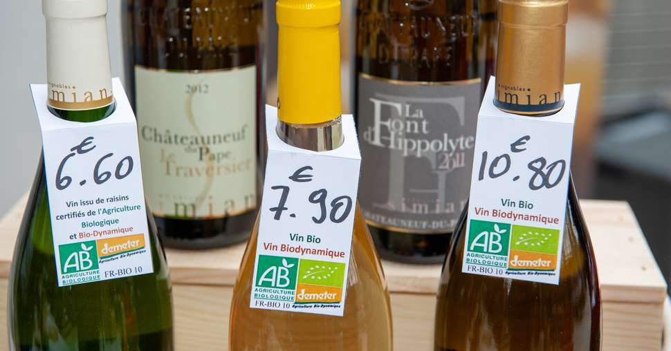 Salon du vin bio, bouteilles avec logo AB