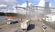 Port de Rouen, chargement de blÃ© sur un cargo Panamax