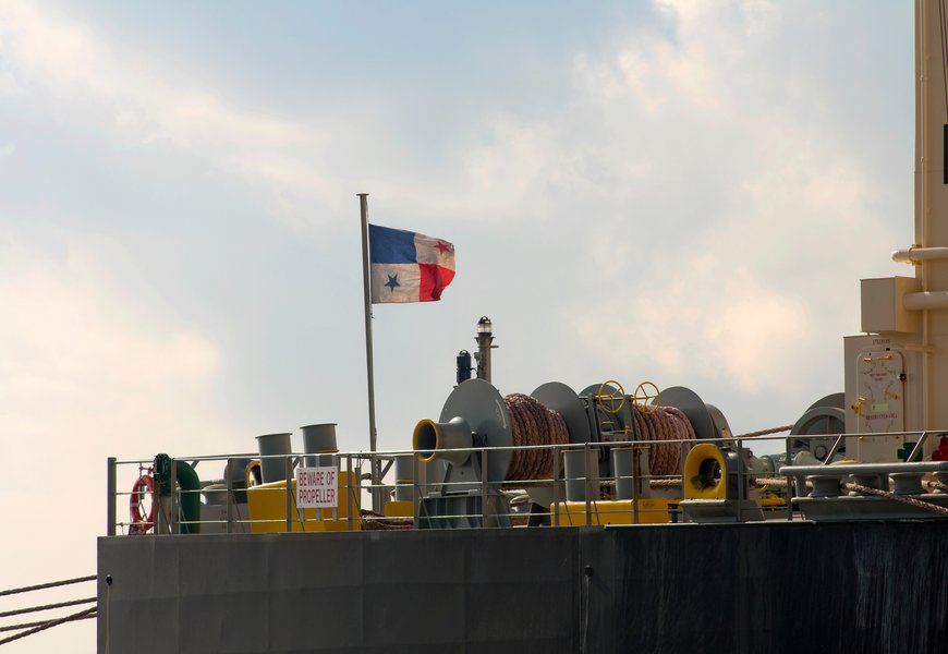 Estados Unidos presiona a Panamá para que retire la bandera de los petroleros iraníes