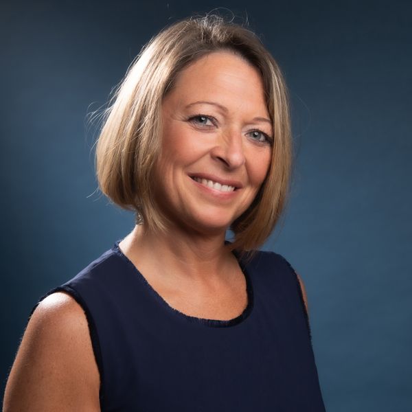 Anne Raynaud: « La théorie de l’attachement aide le professionnel à ...