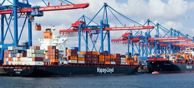 Hapag-Lloyd structure ses activités portuaires et 