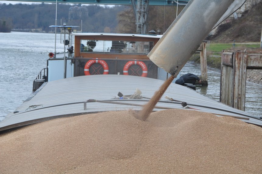 chargement de blÃ© d'une pÃ©niche