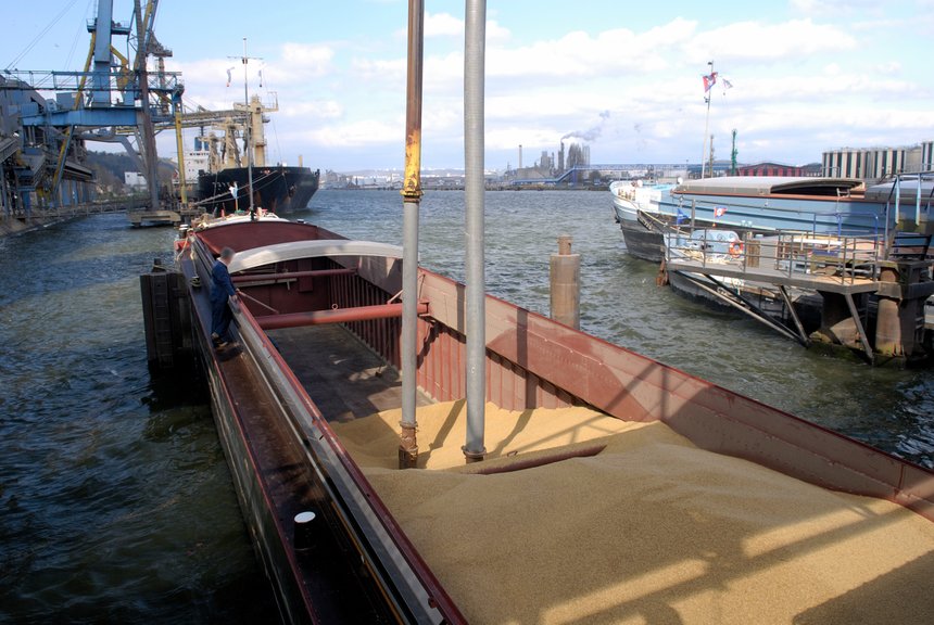 Port de Rouen, dÃ©chargement de cÃ©rÃ©ales sur pÃ©niche