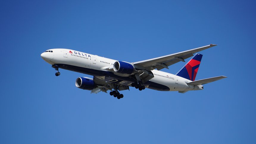 Delta Airlines plane prepares for landing at Chicago O'Hare International Airport