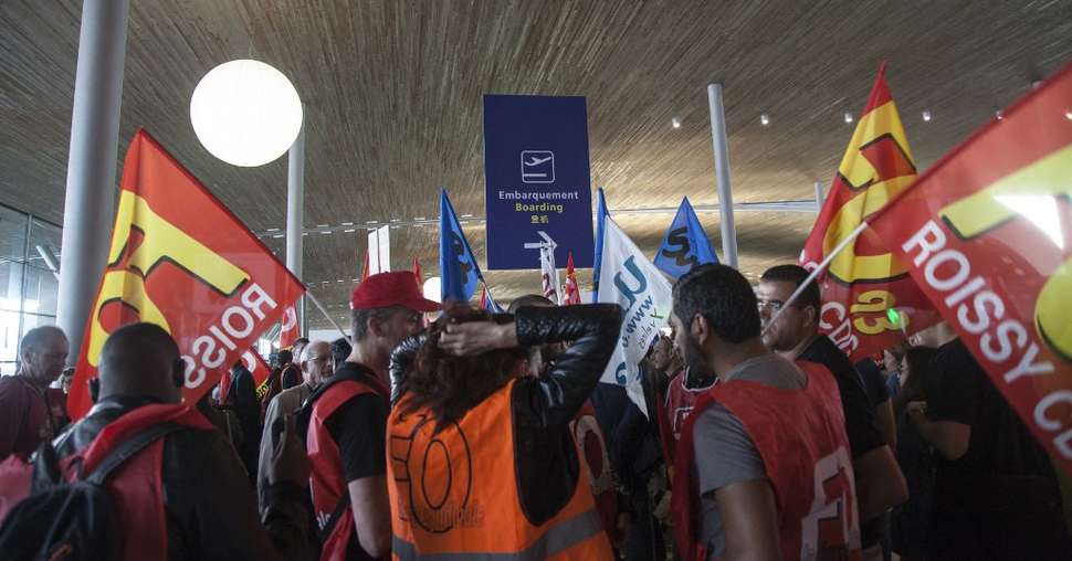 Manifestation contre la loi travail à l'aéroport Charles de Gaul